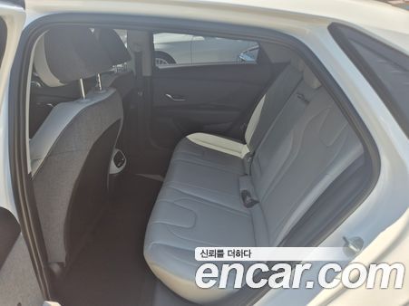 Hyundai Elantra 2022, фото 18