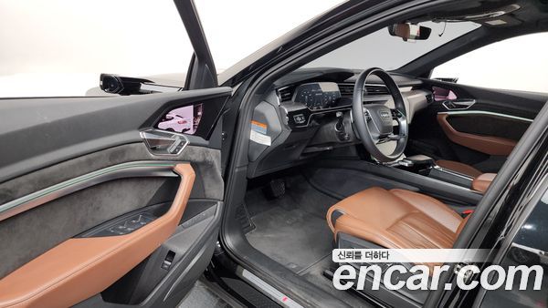 Audi e-tron 2021, фото 10
