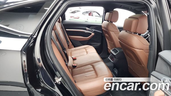 Audi e-tron 2021, фото 11