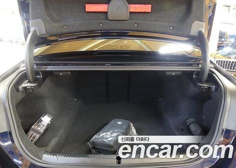 BMW 5 Series 2025, фото 4