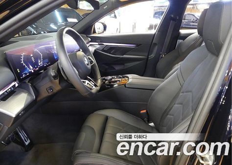 BMW 5 Series 2025, фото 10