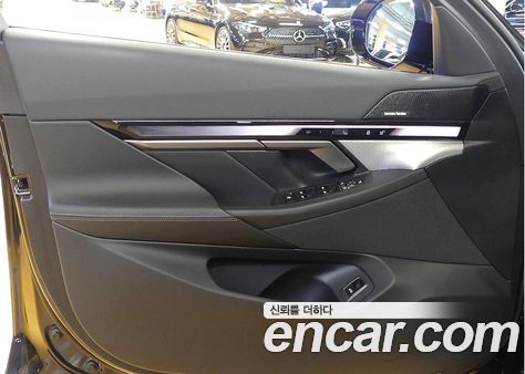 BMW 5 Series 2025, фото 11