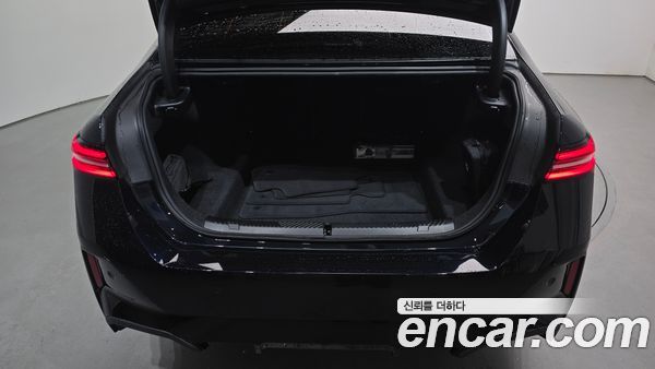 BMW 5 Series 2025, фото 31