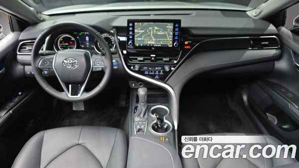 Toyota Camry 2024, фото 10