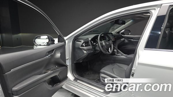 Toyota Camry 2024, фото 13