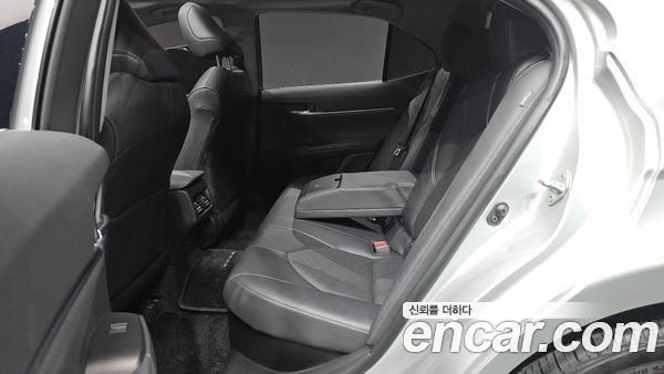 Toyota Camry 2024, фото 18