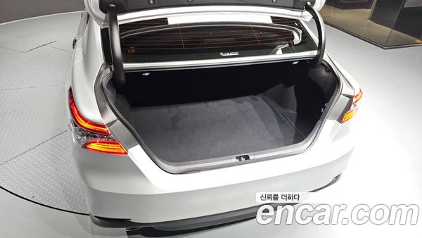 Toyota Camry 2024, фото 26