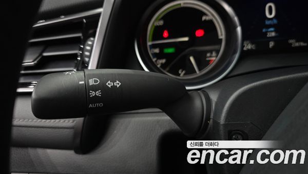 Toyota Camry 2024, фото 29