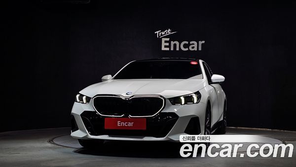 BMW 5 Series 2025, фото 3