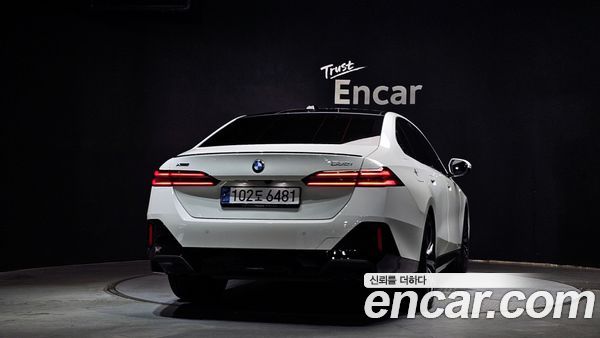 BMW 5 Series 2025, фото 4