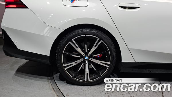 BMW 5 Series 2025, фото 5