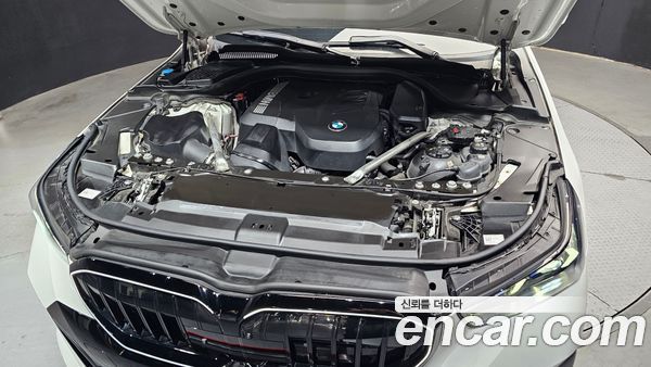 BMW 5 Series 2025, фото 6