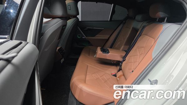 BMW 5 Series 2025, фото 18
