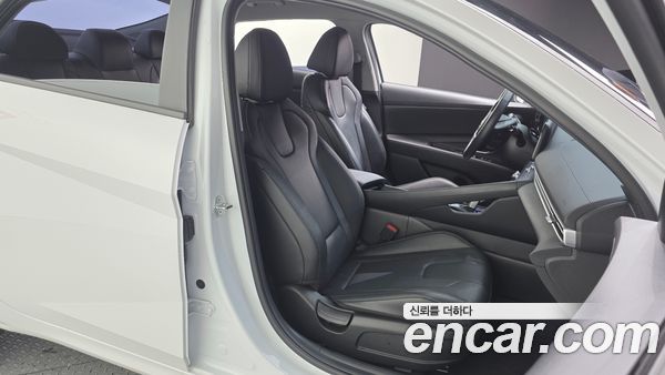 Hyundai Elantra 2023, фото 16