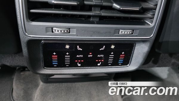 Audi Q7 2021, фото 30