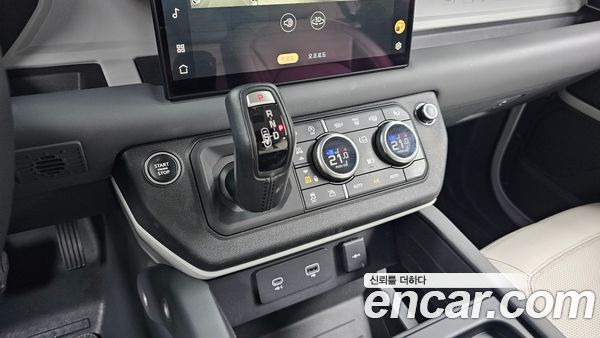Land Rover Defender 2023, фото 11