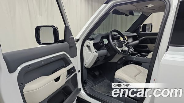 Land Rover Defender 2023, фото 12