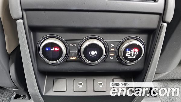 Land Rover Defender 2023, фото 17