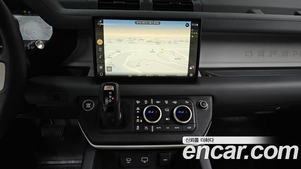 Land Rover Defender 2023, фото 19