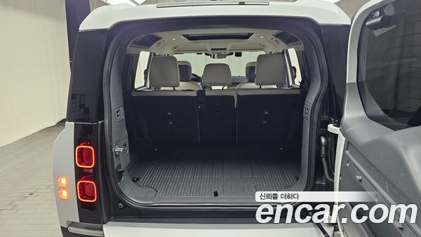 Land Rover Defender 2023, фото 25