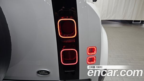Land Rover Defender 2023, фото 8