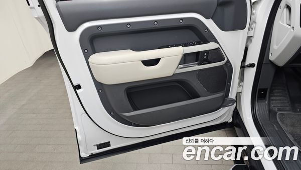 Land Rover Defender 2023, фото 13