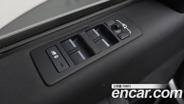 Land Rover Discovery 2025, фото 32