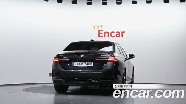 BMW 5 Series 2024, фото 3