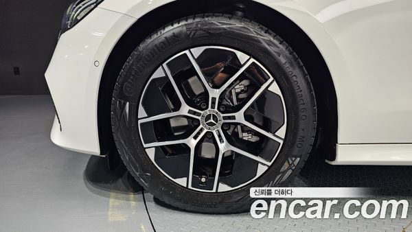 Mercedes-Benz E-Class 2026, фото 5