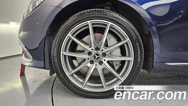 Mercedes-Benz E-Class 2022, фото 5