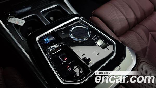 BMW i7 2024, фото 12