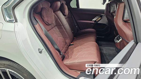 BMW i7 2024, фото 17