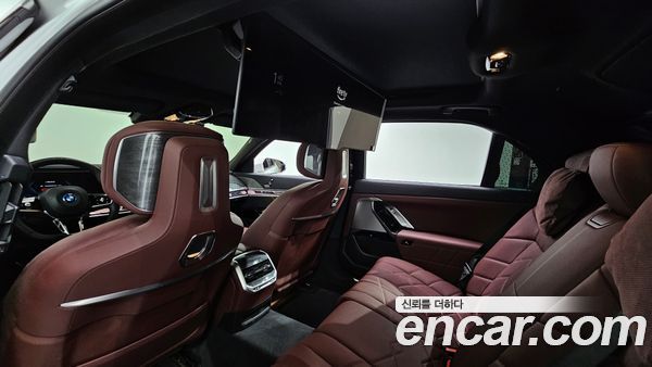 BMW i7 2024, фото 32