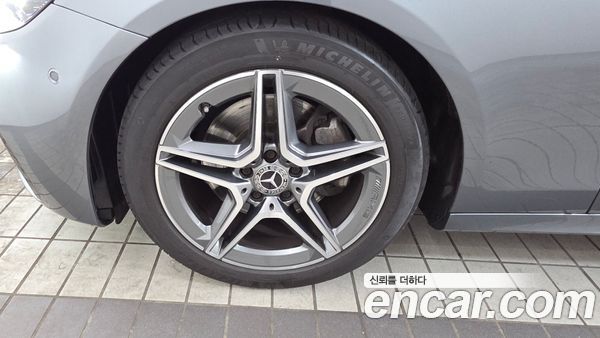 Mercedes-Benz E-Class 2023, фото 5