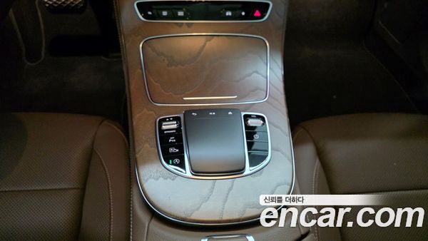 Mercedes-Benz E-Class 2023, фото 9