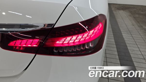 Mercedes-Benz E-Class 2023, фото 20