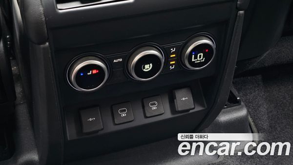 Land Rover Defender 2022, фото 31