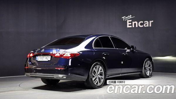 Mercedes-Benz E-Class 2024, фото 2