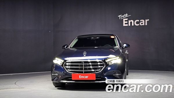 Mercedes-Benz E-Class 2024, фото 3