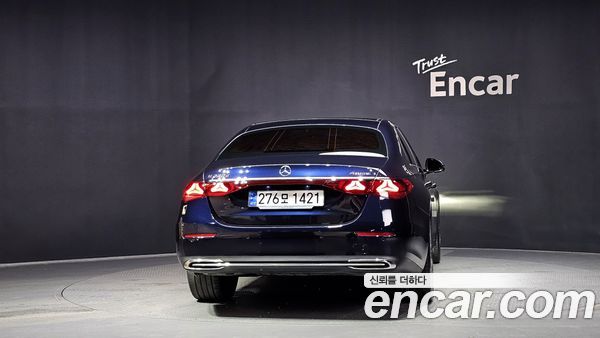 Mercedes-Benz E-Class 2024, фото 4