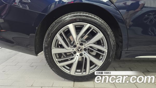 Mercedes-Benz E-Class 2024, фото 5