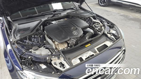 Mercedes-Benz E-Class 2024, фото 6