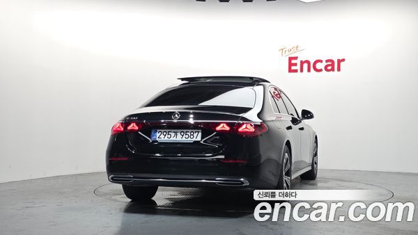 Mercedes-Benz E-Class 2025, фото 4