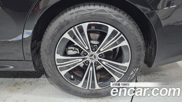 Mercedes-Benz E-Class 2025, фото 7