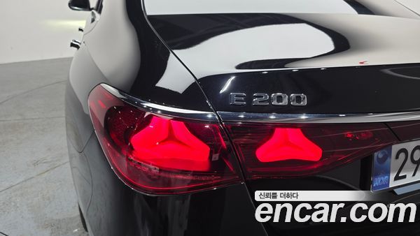 Mercedes-Benz E-Class 2025, фото 9