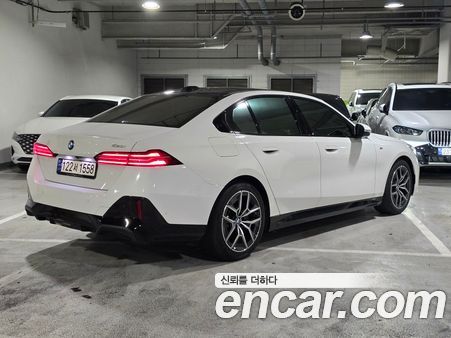 BMW 5 Series 2024, фото 2