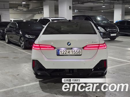 BMW 5 Series 2024, фото 4