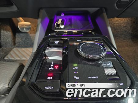 BMW 5 Series 2024, фото 9