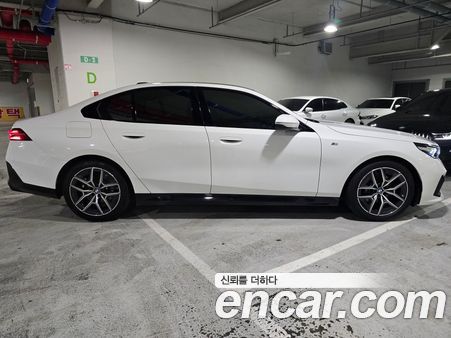 BMW 5 Series 2024, фото 11
