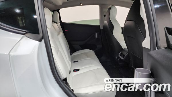 Tesla Model Y 2023, фото 17